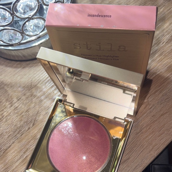 Stila Heaven's Hue Highlighter in Shimmering Gold - Picture 2 of 3